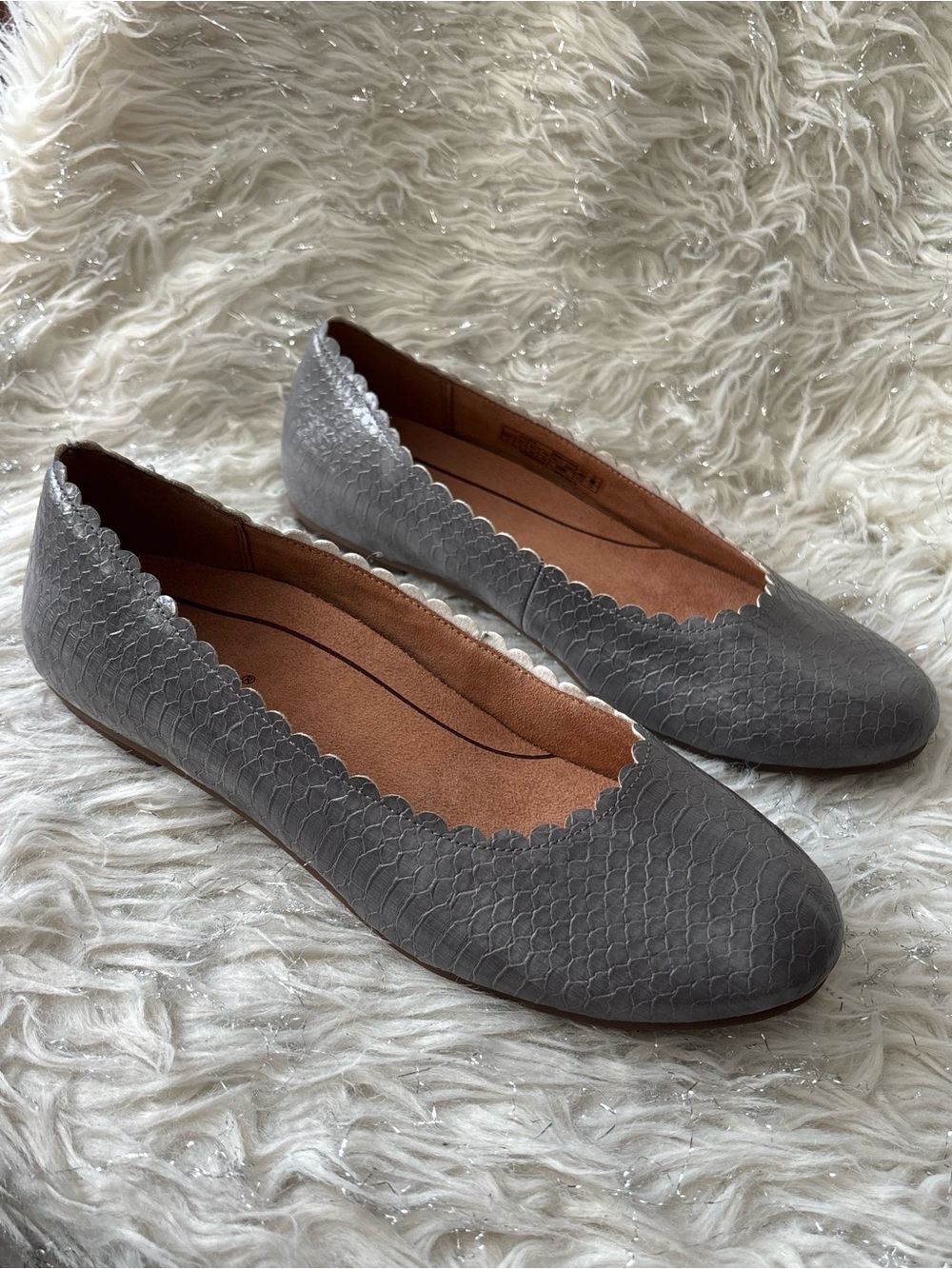 Vionic Women’s Gray Snake Embossed Scalloped Ballet Flats Size USA 7